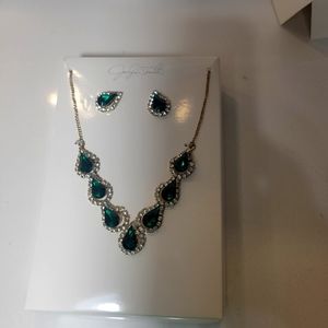 Jaclyn Smith Pear Shaped Faux Emerald Diamond Accent Necklace Set Gold Tone